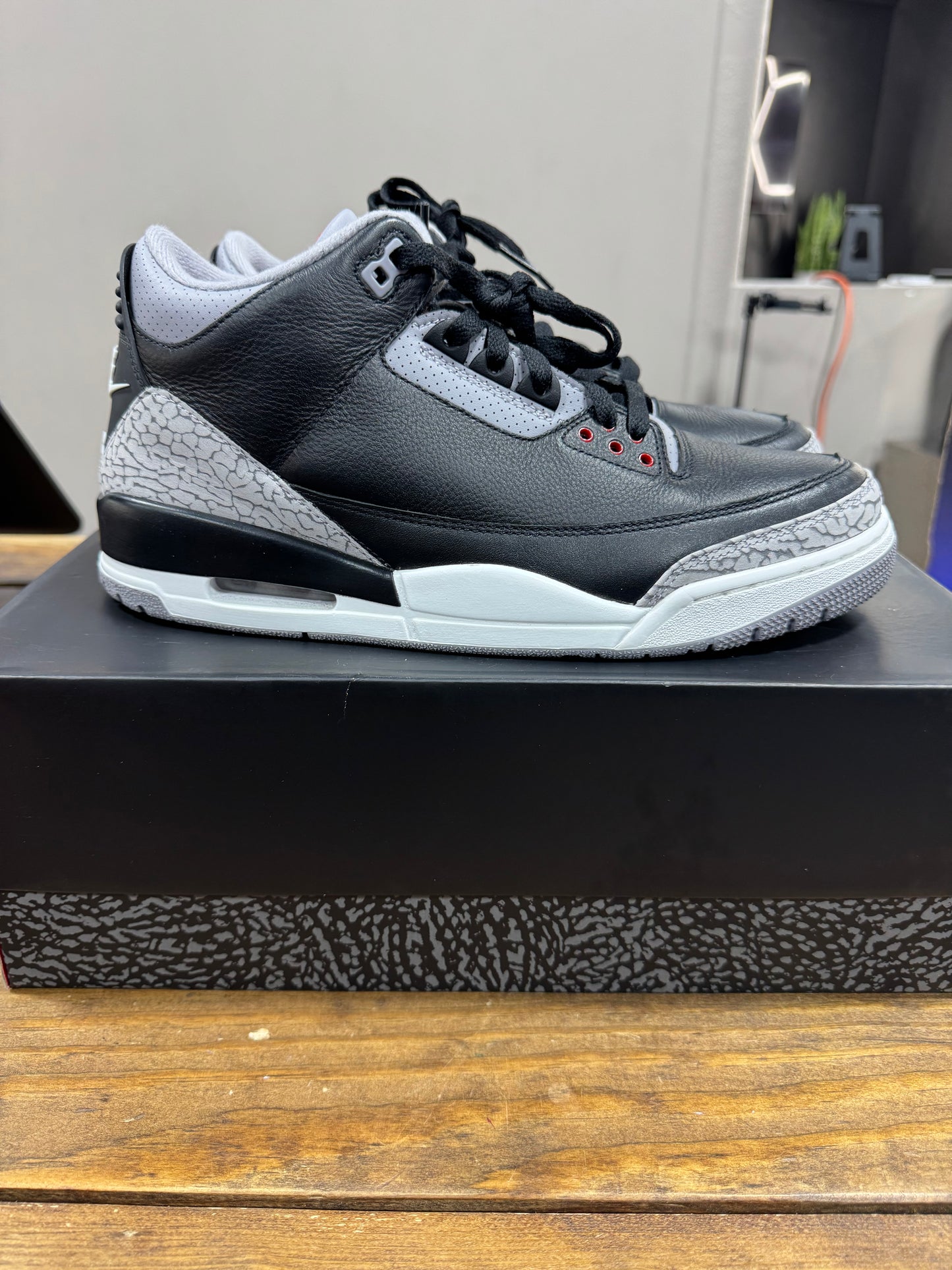 Jordan 3 Retro OG Black Cement - Size 10.5 (Pre-Owned)
