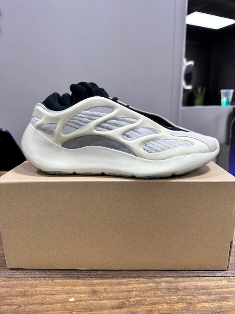 adidas Yeezy 700 V3 Azael - Size 9.5 (Pre-Owned)