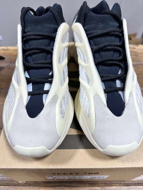 adidas Yeezy 700 V3 Azael - Size 9.5 (Pre-Owned)