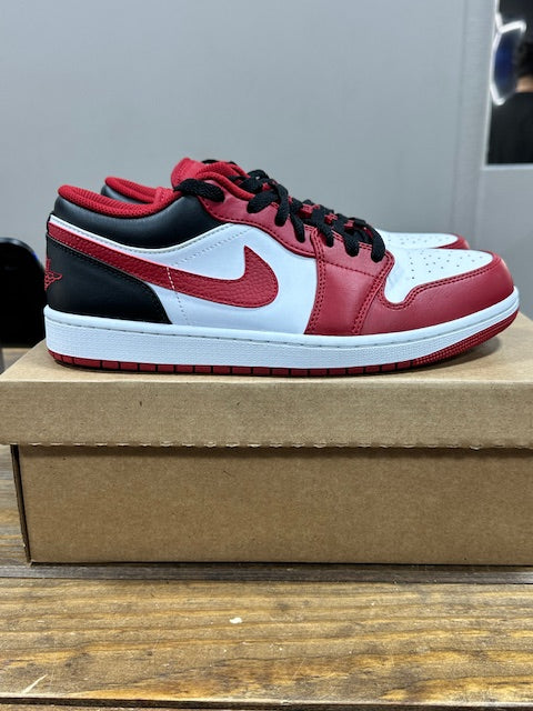 Jordan 1 Low Bulls - Size 11 (Pre-Owned - Replacement Box)