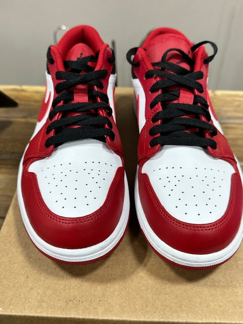 Jordan 1 Low Bulls - Size 11 (Pre-Owned - Replacement Box)