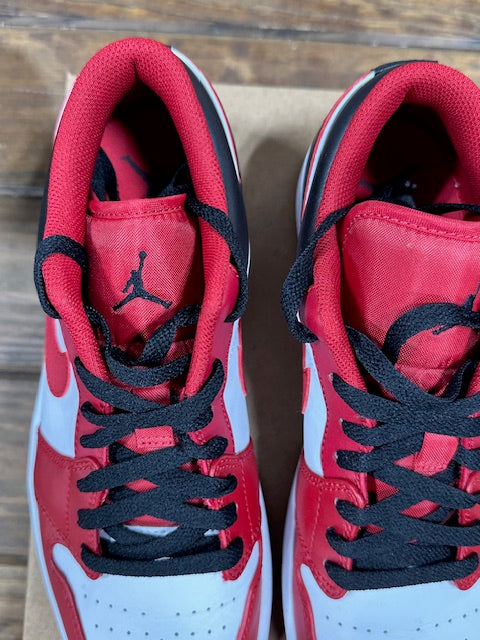 Jordan 1 Low Bulls - Size 11 (Pre-Owned - Replacement Box)