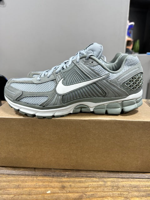 Nike Zoom Vomero 5 Dark Stucco - Size 11 (New - Replacement Box)