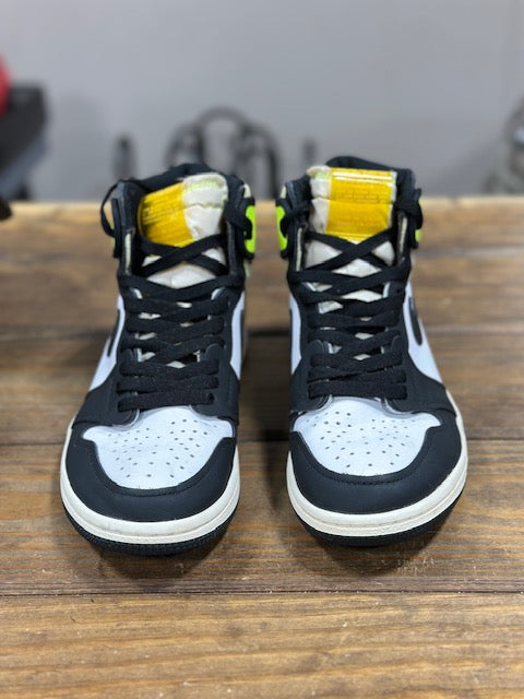 Jordan 1 Retro High White Black Volt University Gold - 7M (Pre-Owned - No Box)