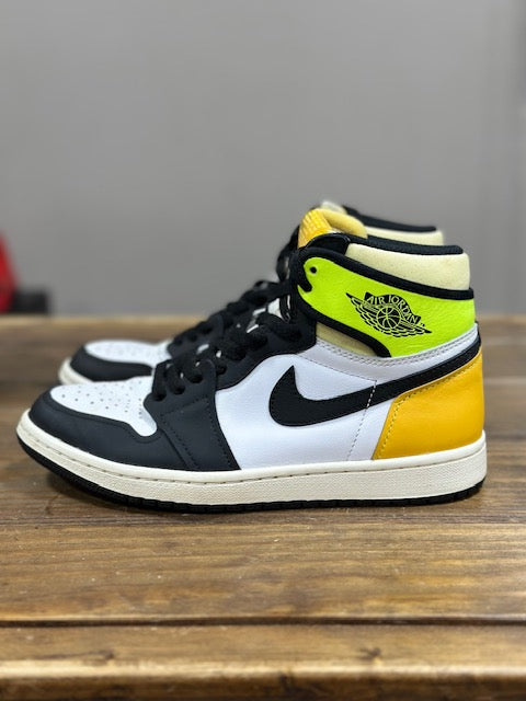 Jordan 1 Retro High White Black Volt University Gold - 7M (Pre-Owned - No Box)