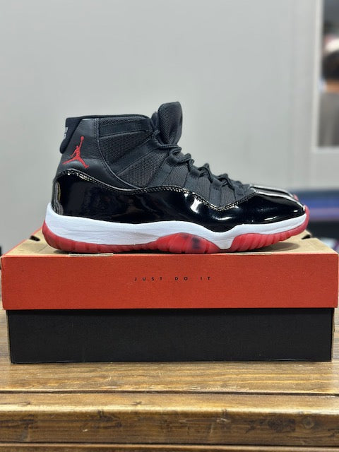 Jordan 11 Retro Playoffs Bred (2019) - Size 10.5M (Pre-Owned)