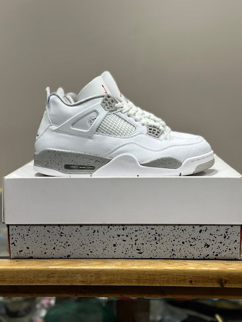 Jordan 4 Retro White Oreo (2021) - Size 10M (Pre-Owned)