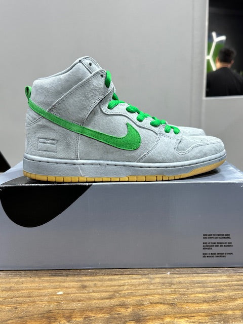 Nike SB Dunk High Silver Box - Size 9 (Pre-Owned)