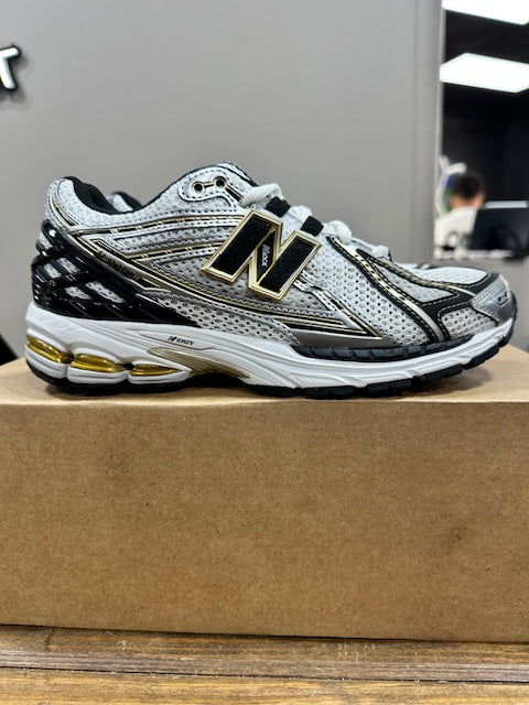 New Balance 1906R White Metallic Gold - Size 6 (New - Replacement Box)