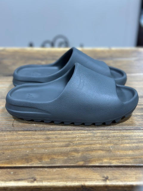 Yeezy Slides Onyx (Pre-Owned - No Box)