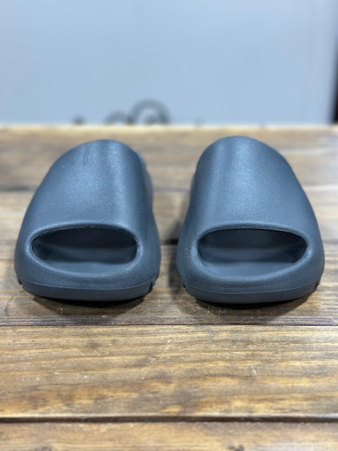 Yeezy Slides Onyx (Pre-Owned - No Box)