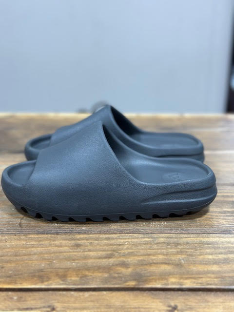 Yeezy Slides Onyx (Pre-Owned - No Box)