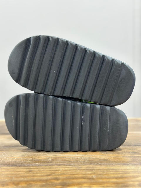 Yeezy Slides Onyx (Pre-Owned - No Box)